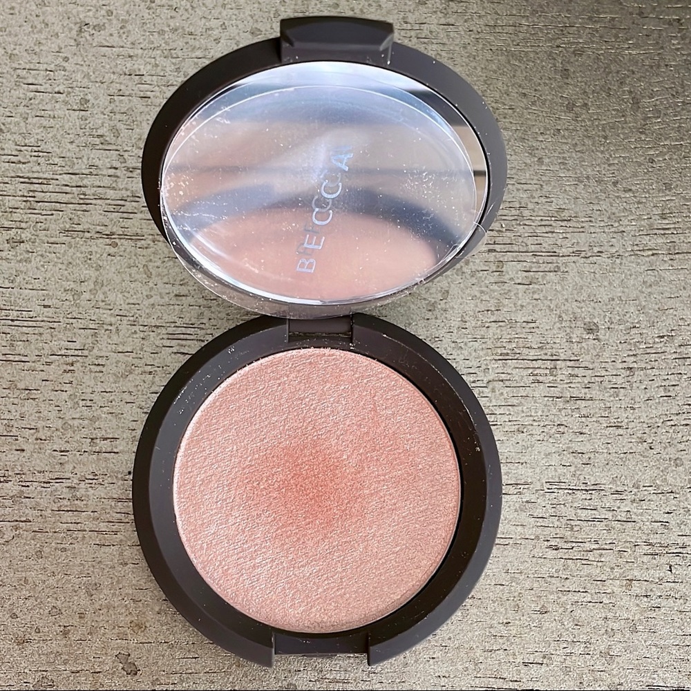 Becca Shimmering Perfector Pressed in Champagne Pop